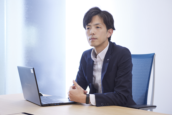 カシオヒューマンシステムズ　導入事例ページ　名港海運株式会社　栗原様　画像