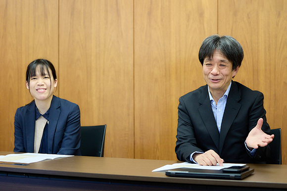 カシオヒューマンシステムズ　導入事例ページ　江ノ島電鉄株式会社様　カスタマーサクセスの寄り添ったサポートを高く評価する両氏