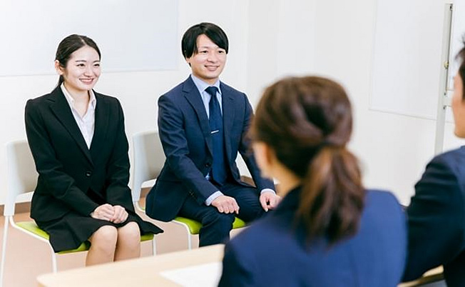 学校法人等が教職員を採用したときには資格取得報告書の提出が必要