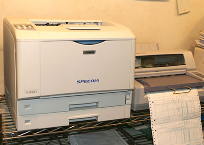 ページプリンタ、ドットプリンタの2台が稼働